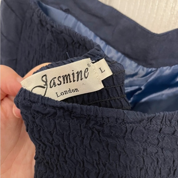 Navy blue dress size L
Short at the front long hanging at the back - Picture 5 of 5